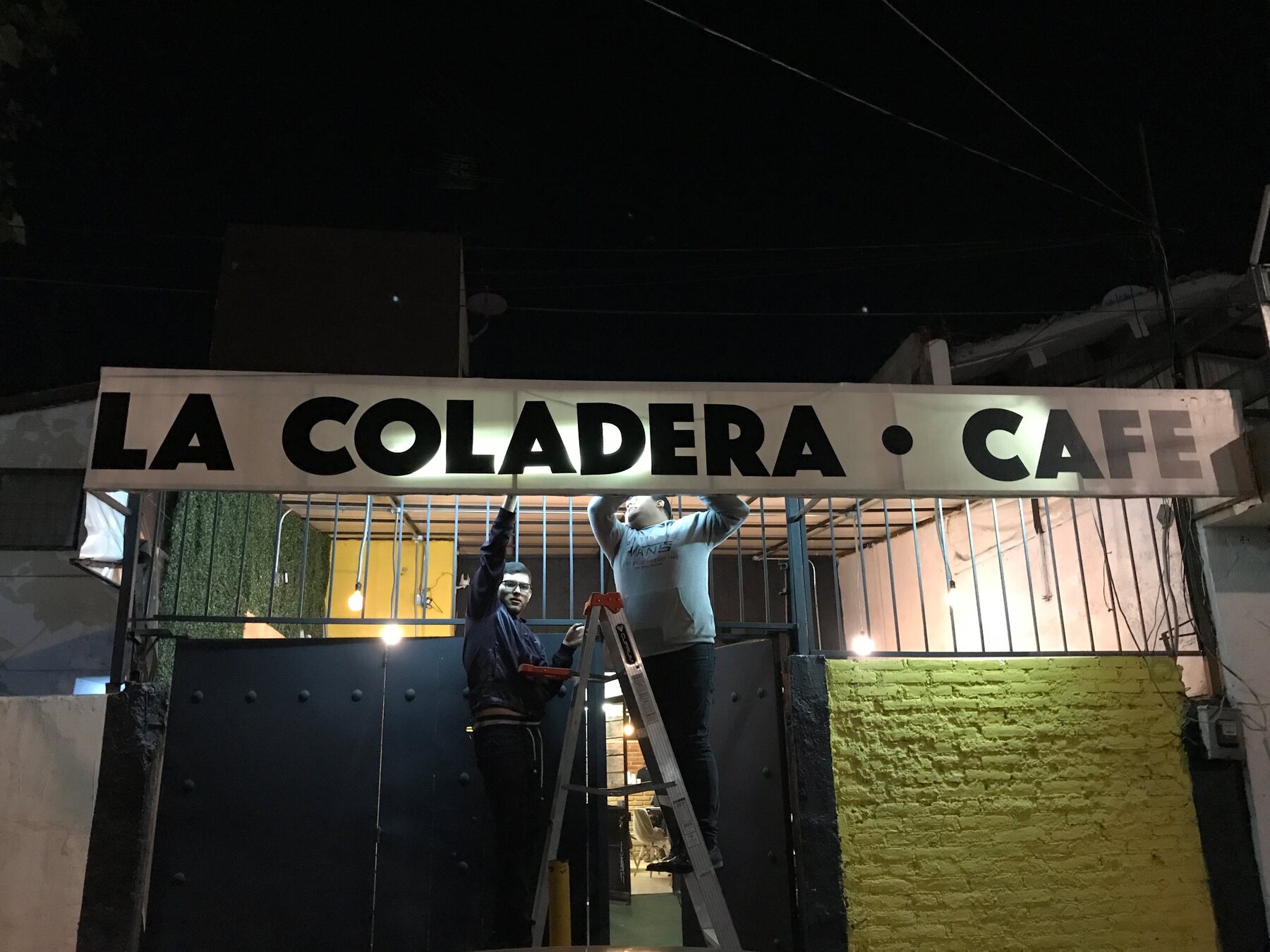 Primera fachada de LACOLADERA